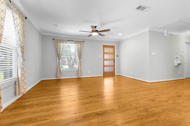 563 Hambrick Road, Dallas, TX 75218