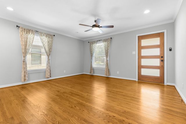 563 Hambrick Road, Dallas, TX 75218