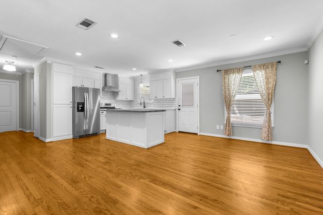 563 Hambrick Road, Dallas, TX 75218