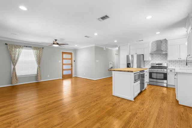 563 Hambrick Road, Dallas, TX 75218