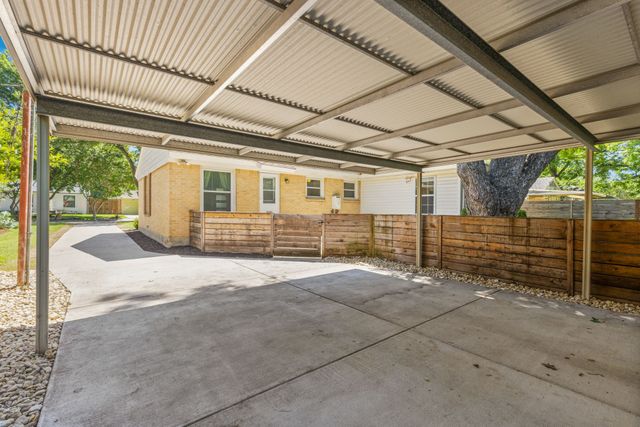 563 Hambrick Road, Dallas, TX 75218