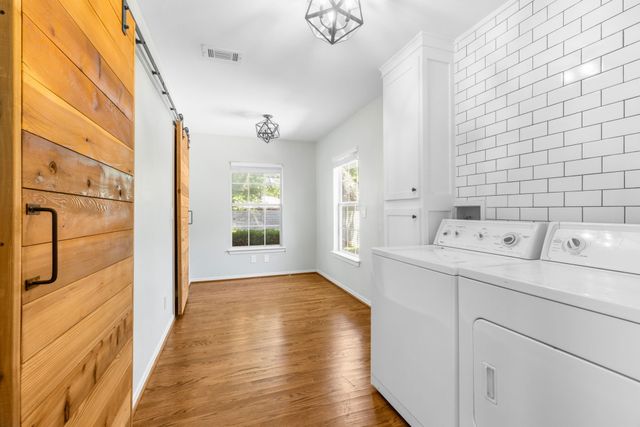 563 Hambrick Road, Dallas, TX 75218