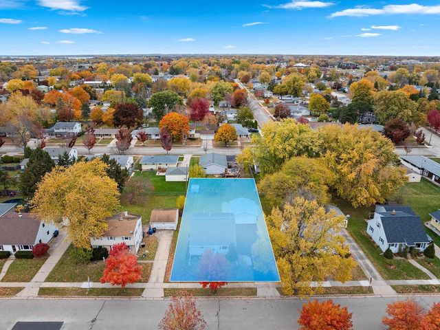 1322 W 5TH AVENUE, Oshkosh, WI 54902