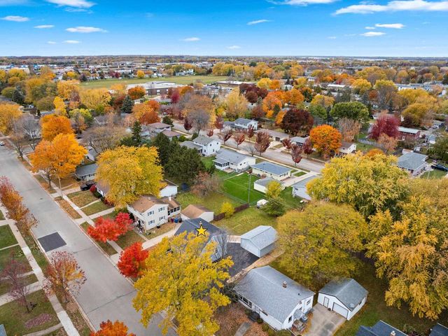 1322 W 5TH AVENUE, Oshkosh, WI 54902