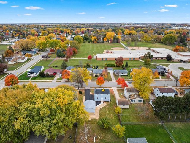 1322 W 5TH AVENUE, Oshkosh, WI 54902