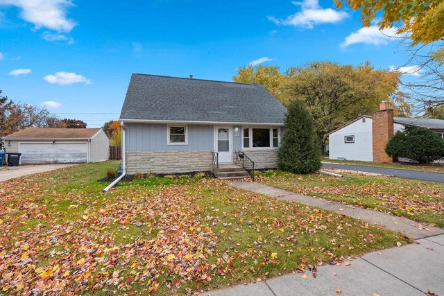 1322 W 5TH AVENUE, Oshkosh, WI 54902