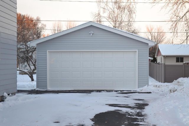 1322 W 5TH AVENUE, Oshkosh, WI 54902