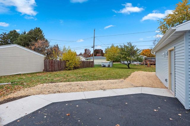 1322 W 5TH AVENUE, Oshkosh, WI 54902