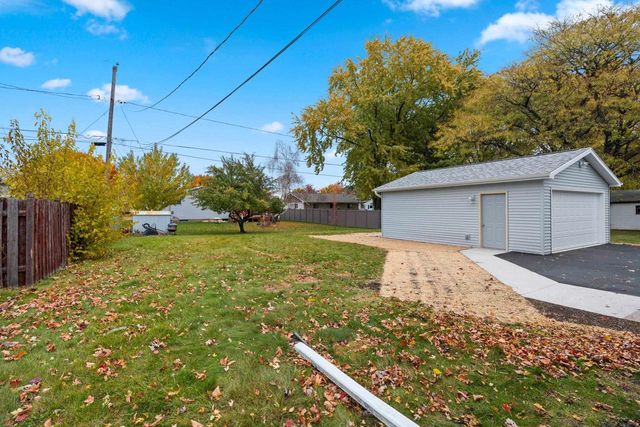 1322 W 5TH AVENUE, Oshkosh, WI 54902