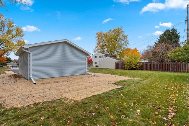 1322 W 5TH AVENUE, Oshkosh, WI 54902