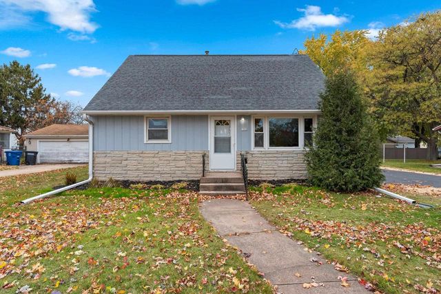 1322 W 5TH AVENUE, Oshkosh, WI 54902