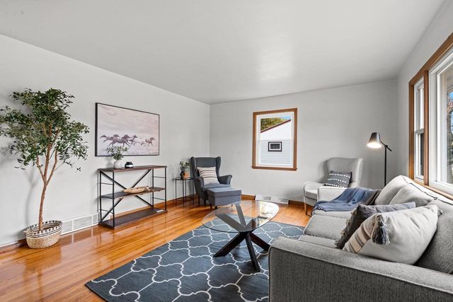 1322 W 5TH AVENUE, Oshkosh, WI 54902