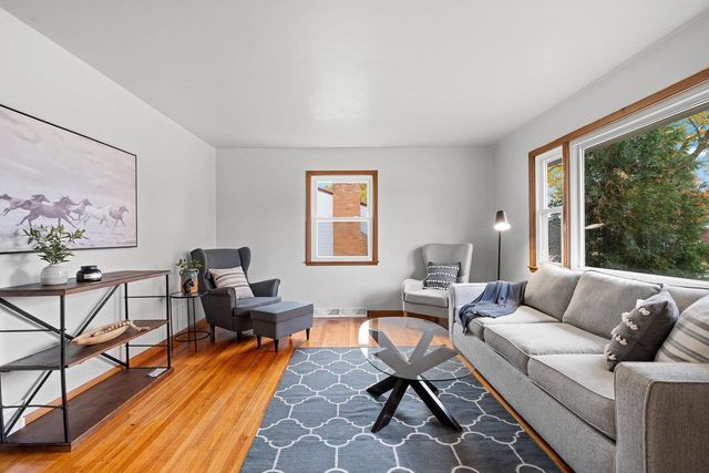 1322 W 5TH AVENUE, Oshkosh, WI 54902