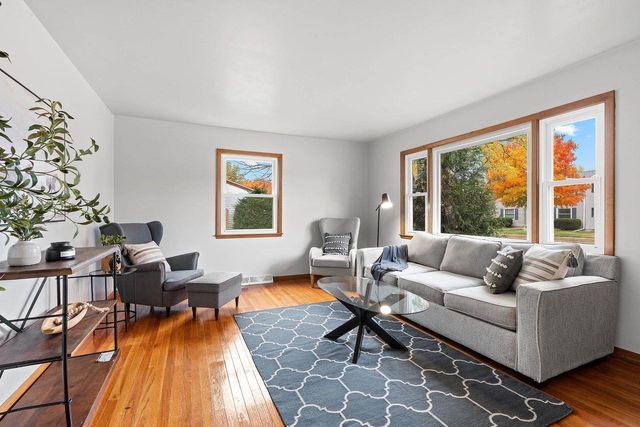 1322 W 5TH AVENUE, Oshkosh, WI 54902