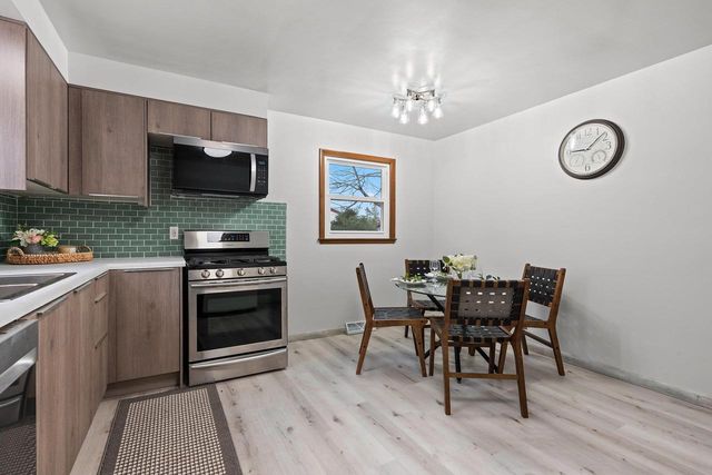 1322 W 5TH AVENUE, Oshkosh, WI 54902