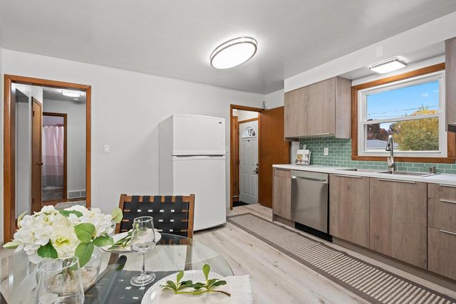 1322 W 5TH AVENUE, Oshkosh, WI 54902