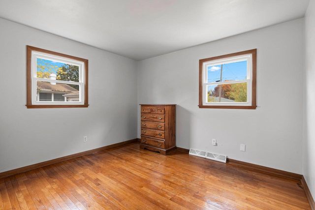 1322 W 5TH AVENUE, Oshkosh, WI 54902