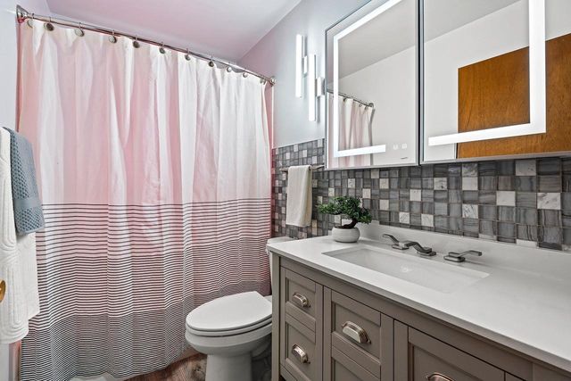 1322 W 5TH AVENUE, Oshkosh, WI 54902