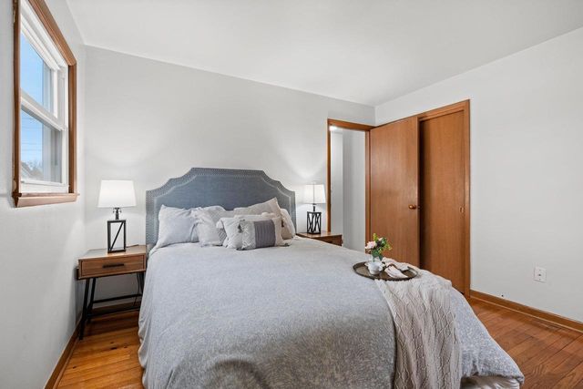 1322 W 5TH AVENUE, Oshkosh, WI 54902