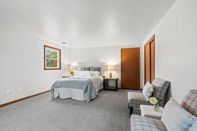 1322 W 5TH AVENUE, Oshkosh, WI 54902