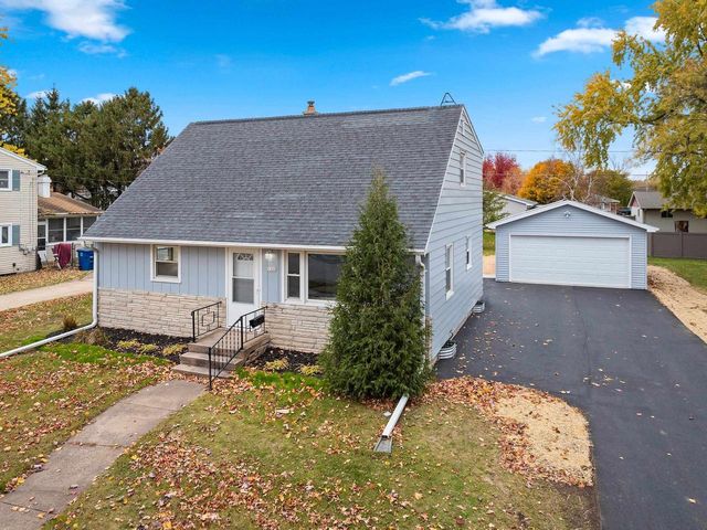 1322 W 5TH AVENUE, Oshkosh, WI 54902