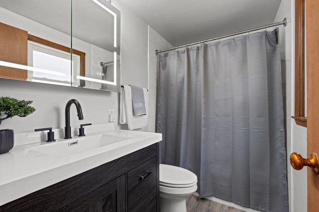 1322 W 5TH AVENUE, Oshkosh, WI 54902