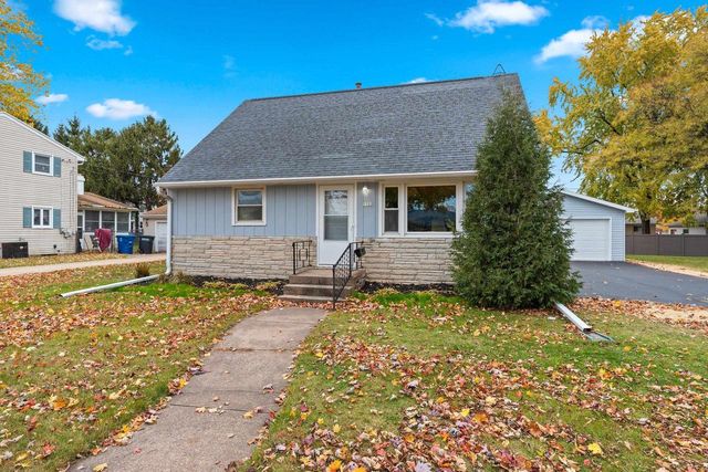 1322 W 5TH AVENUE, Oshkosh, WI 54902