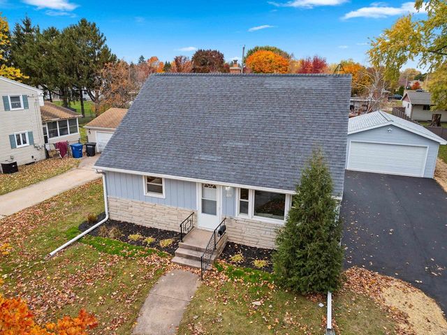 1322 W 5TH AVENUE, Oshkosh, WI 54902