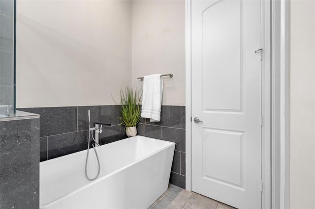 5610 Patrick Street L, Houston, TX 77076