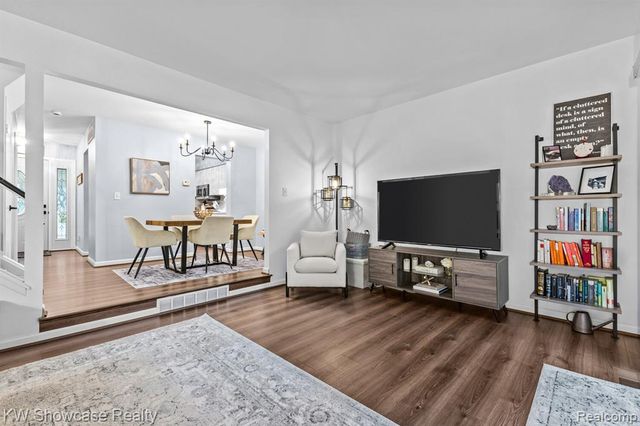 5697 Whitfield Drive, Troy, MI 48098