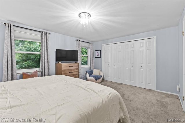 5697 Whitfield Drive, Troy, MI 48098