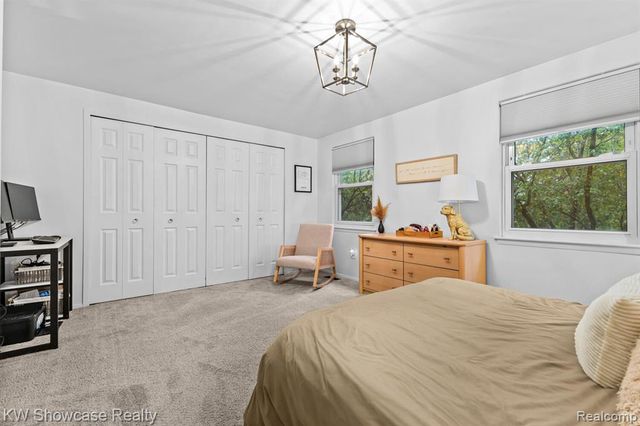 5697 Whitfield Drive, Troy, MI 48098