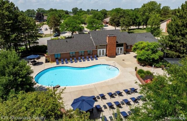 5697 Whitfield Drive, Troy, MI 48098