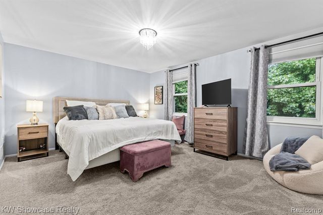 5697 Whitfield Drive, Troy, MI 48098