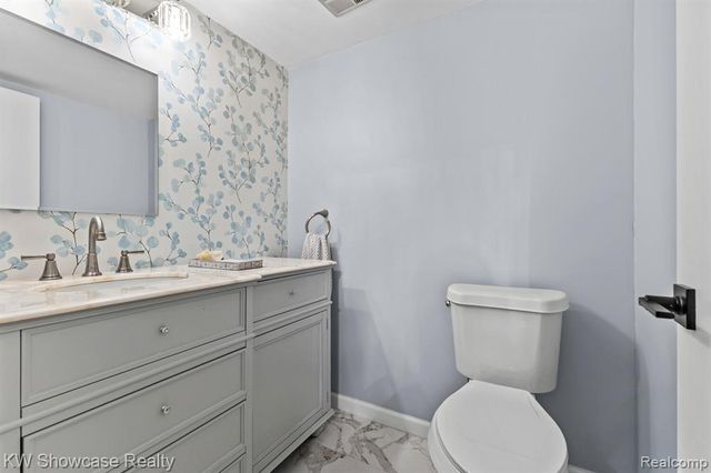 5697 Whitfield Drive, Troy, MI 48098
