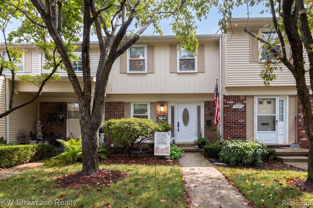 5697 Whitfield Drive, Troy, MI 48098