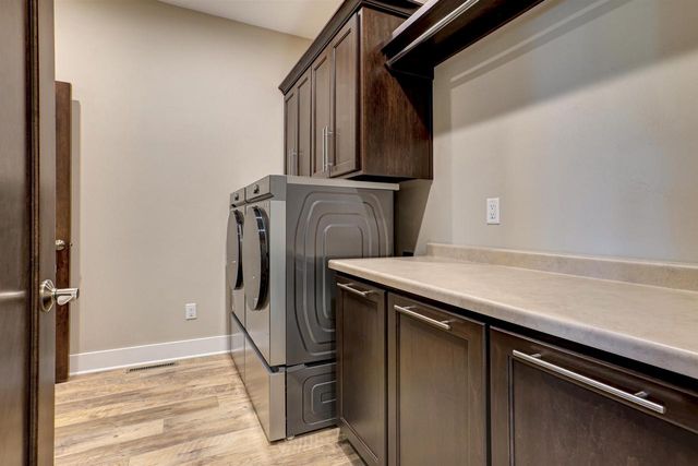 N9072 SOUTHTOWNE DRIVE, Menasha, WI 54952