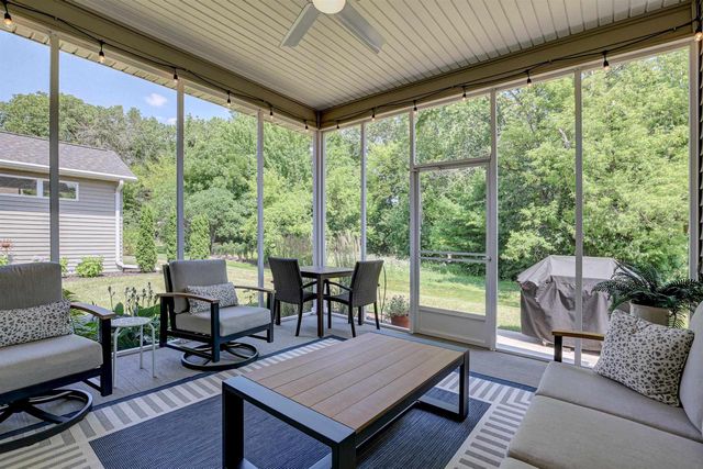 N9072 SOUTHTOWNE DRIVE, Menasha, WI 54952