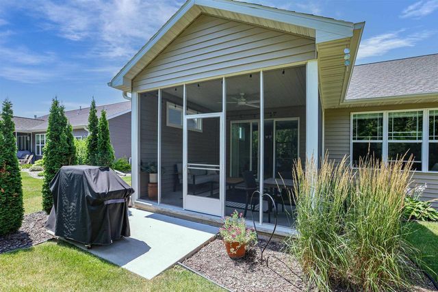 N9072 SOUTHTOWNE DRIVE, Menasha, WI 54952