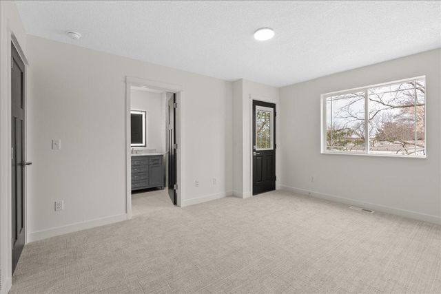 425 W 8th Street 20, New Richmond, WI 54017