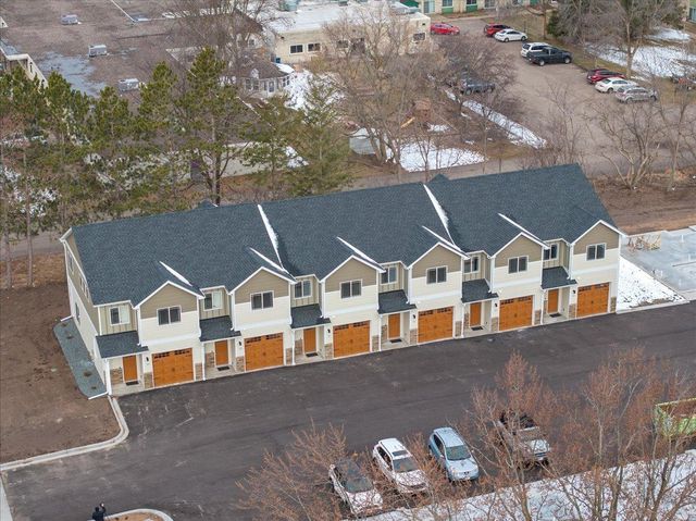 425 W 8th Street 20, New Richmond, WI 54017