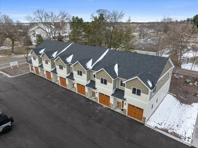 425 W 8th Street 20, New Richmond, WI 54017