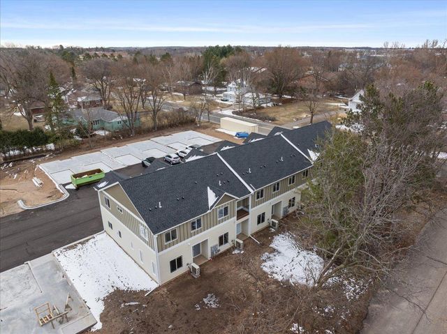 425 W 8th Street 20, New Richmond, WI 54017