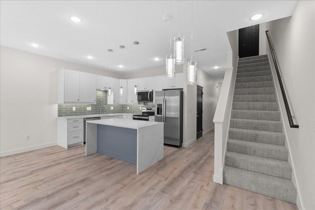 425 W 8th Street 20, New Richmond, WI 54017