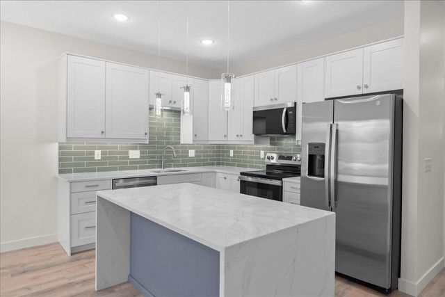 425 W 8th Street 20, New Richmond, WI 54017