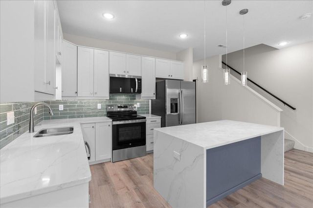 425 W 8th Street 20, New Richmond, WI 54017