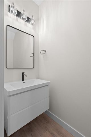 425 W 8th Street 20, New Richmond, WI 54017