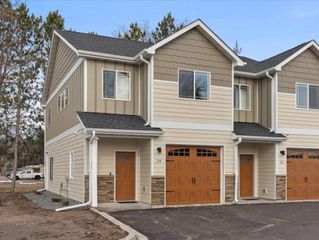 425 W 8th Street 20, New Richmond, WI 54017