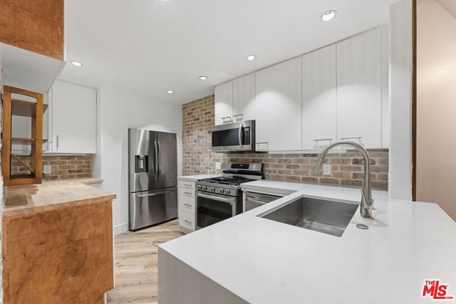 1160 Granville Avenue 104, Los Angeles, CA 90049