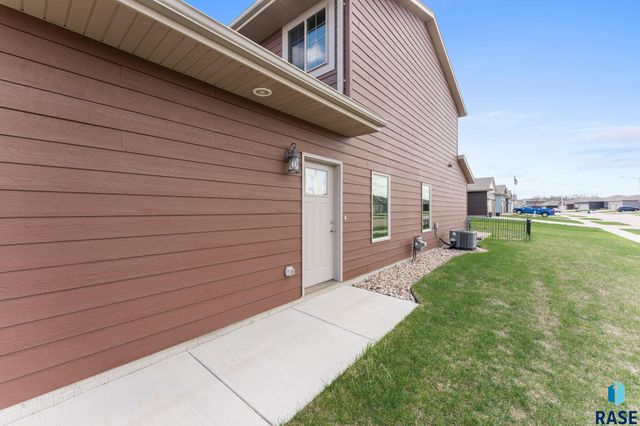 9625 W Broek Dr, Sioux Falls, SD 57106